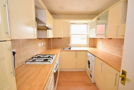 2 bedroom flat to rent - Photo 4
