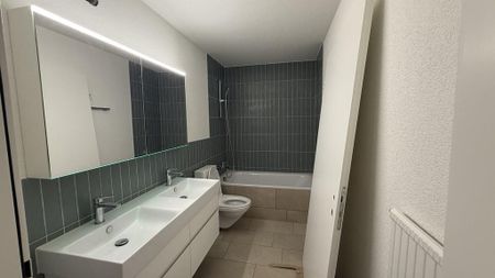 Viel Platz zum Wohlfühlen - 5.5-Zimmerwohnung mit zwei Balkonen - Photo 5