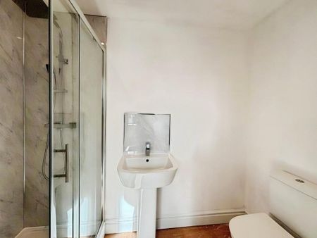 4 bedroom end of terrace house to rent - Photo 4