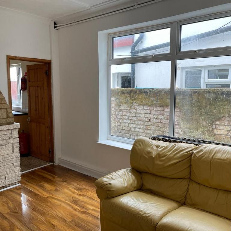 2 bedroom ground floor flat to rent - Photo 1