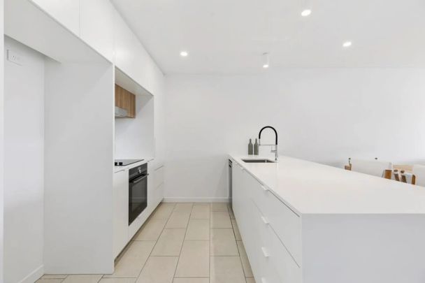 Stylish 2 Bedroom home with private court yard - Photo 1