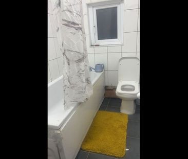 Room in a Shared House, Reynell Road, M13 - Photo 4
