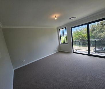 Brand new condition and ready to move in - Photo 3
