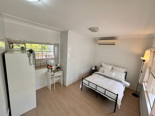 Sylvania - Photo 1