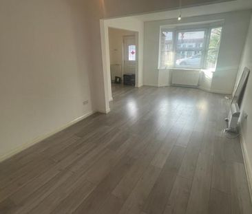 4 bedroom end of terrace house to rent - Photo 1