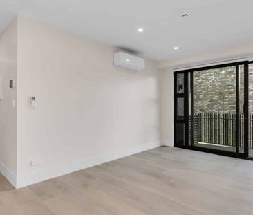 Secure two bedroom Apartment - Photo 5