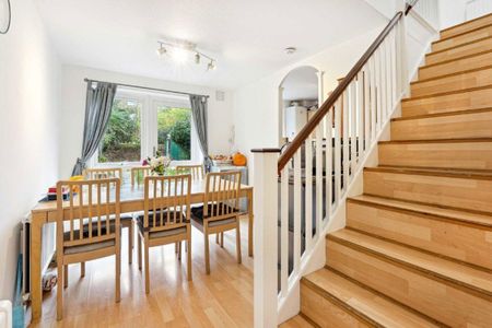 St. Gerards Close, Clapham South, SW4 - Photo 2