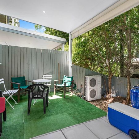 YERONGA - IMMACULATE AND MODERN 3-BED TOWNHOUSE WITH AIRCON IN DESIRABLE LOCATION! - Photo 5