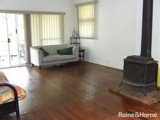 Charming 4-Bedroom Family Home in Leafy Taringa - Photo 1