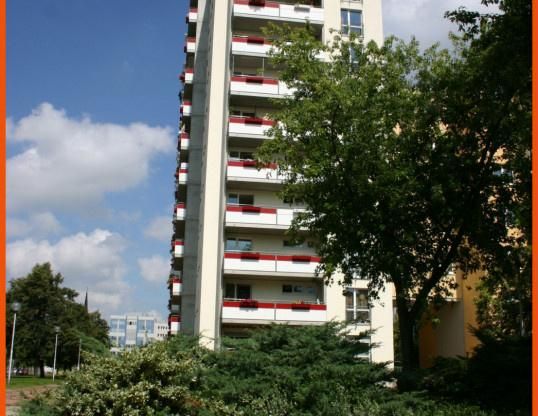 Moderne 4-Raum-Wohnung in zentraler Innenstadtlage//komplett saniert//mit Aufzug im 10. OG - Foto 1