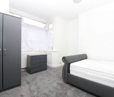 1 bedroom in a house share to rent - Photo 3