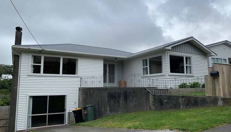 Spacious 3-Bedroom Home + Rumpus Room - Photo 5