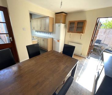 4 bedroom semi-detached house to rent - Photo 3