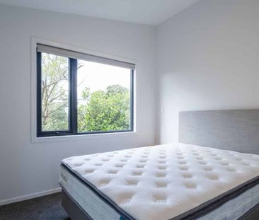 Modern 3-Bedroom Townhouse - Photo 1