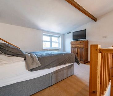 4 bedroom semi-detached house to rent - Photo 4