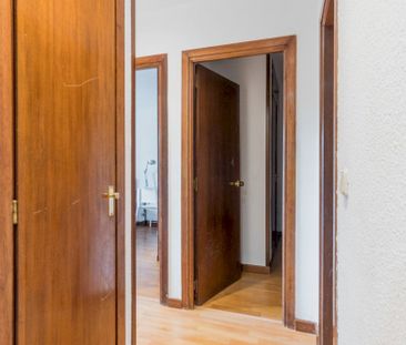 Bright&nbsp; double room in Camino de Vinateros - Photo 2