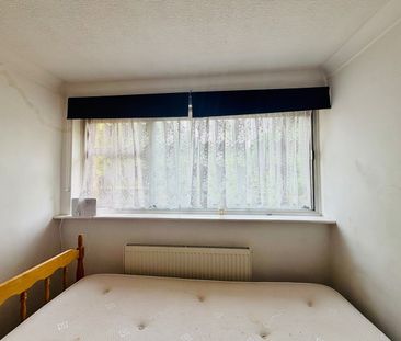 2 Bed Semi-Detached House, St. Mary's Approach, E12 - Photo 4
