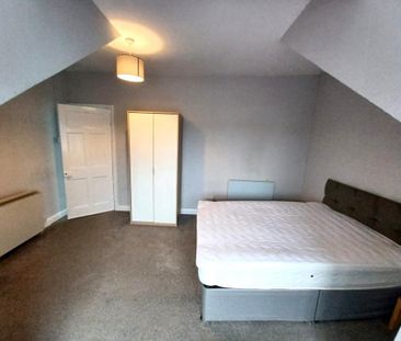 3 bedroom flat to rent - Photo 5