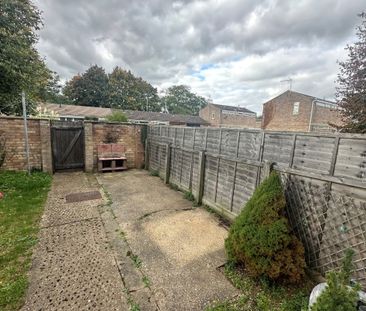 St. Johns Close, Mildenhall, BURY ST. EDMUNDS - Photo 3