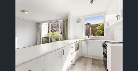 LIGHT-FILLED TWO BEDROOM APARTMENT IN PRIME LOCATION - Photo 2