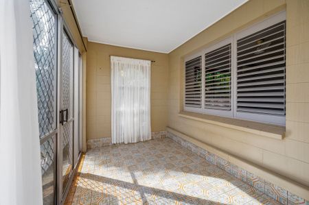 Family Home with Large Pool&excl; - Photo 2