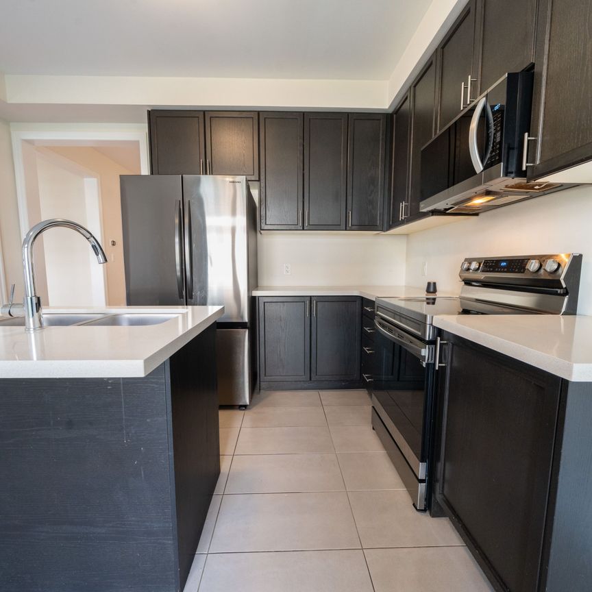 For Lease - 6 Northrop UPPER Avenue, Clarington, Ontario - Photo 1