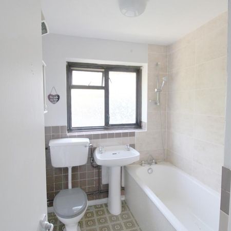 2 bedroom maisonette to rent - Photo 4