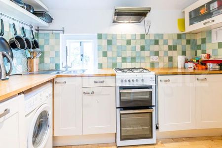 2 bed located within a bank conversion close to Hornsey Station - Photo 3