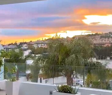 Middle Floor Apartment in Estepona - Photo 2