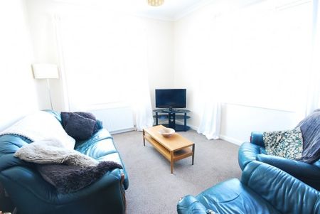 3 Bed - Doncaster Road, Sandyford - Photo 4