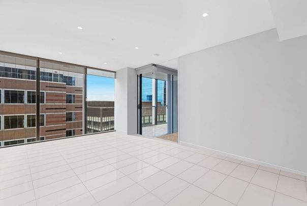 Luxury Three Bedroom Crafted with Utmost Sophistication in Sydney CBD - Photo 1