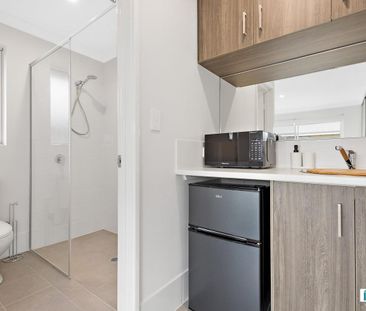 Modern Eglinton Co-Living with Private Ensuite & Kitchenette $340 p... - Photo 6