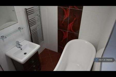 1 bedroom in a house share to rent - Photo 4