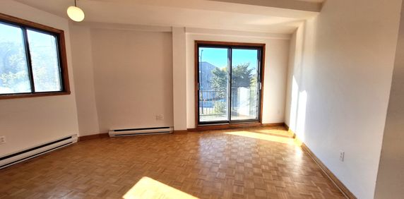 Beau 3.5 Au 2e - Près De St-Michel & H-B - Photo 2