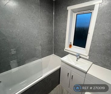 3 bedroom flat to rent - Photo 5