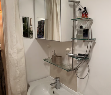 1 bedroom in a flat share to rent - Photo 5