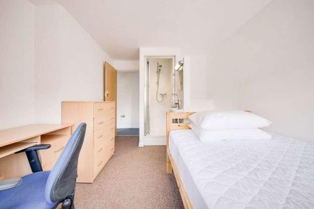 Tenterden Drive, Canterbury, CT2 - Photo 4