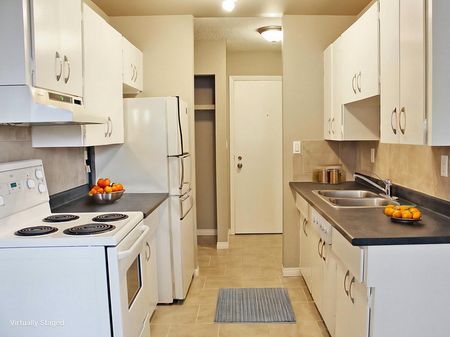 Capital Manor Apartments - Photo 3