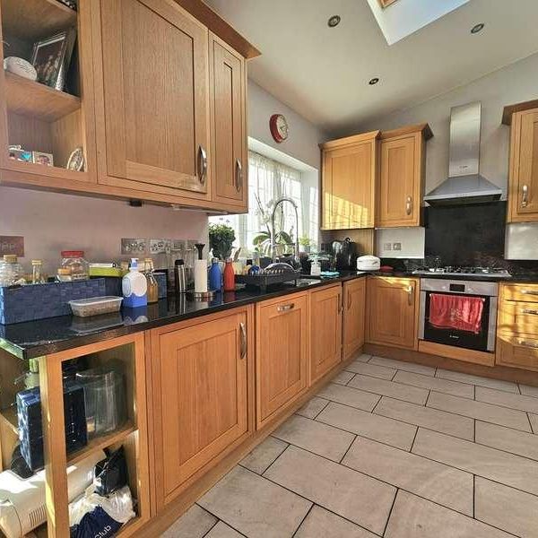 The Drive, Isleworth, TW7 - Photo 1