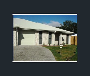 SPACIOUS DUPLEX WITH LARGE REAR YARD - Photo 4