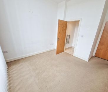 3 bedroom flat to rent - Photo 6
