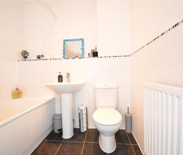 3 bedroom terraced house to rent - Photo 4