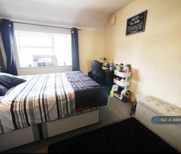 3 bedroom semi-detached house to rent - Photo 3