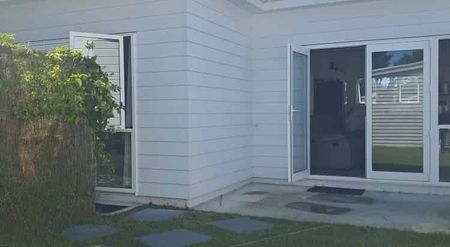 A Rare Find – Modern Retreat, Prime Location - Photo 4