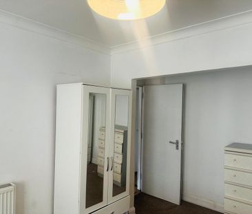 4 bedroom semi-detached house to rent - Photo 4