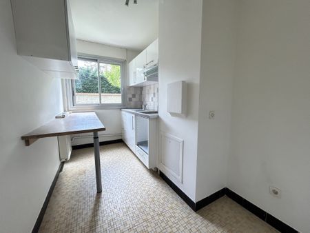 Location Appartement 2 pièces 40m² ST MAUR DES FOSSES 94100 - Photo 2