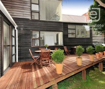 Spacious and sunny house in heart of Hillcrest - Photo 5