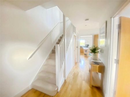 4 bedroom semi-detached house to rent - Photo 2