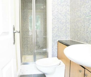 3 bedroom House in Maple Gardens, Reading - Photo 4