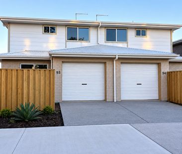 ***BRAND NEW*** 2 WEEKS FREE RENT*-3 BEDROOM TOWNHOUSE AVAILABLE NOW - Photo 3